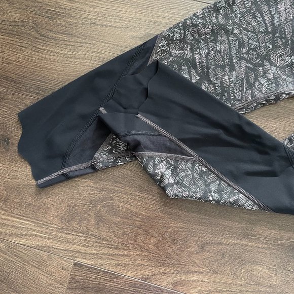 Lululemon Wunder Under Scalloped Hem Crop 23" 8 - Picture 6 of 7